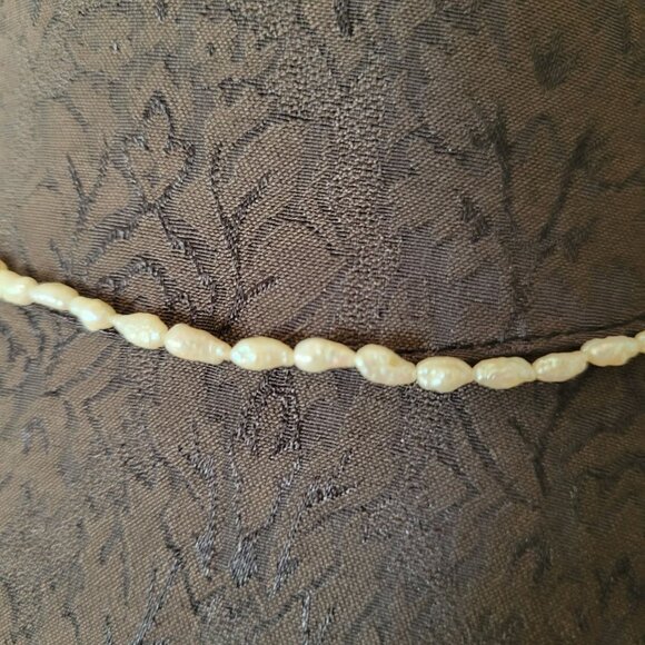 Vintage Pearl Necklace With Ornate Gold Clasp - Picture 2 of 3